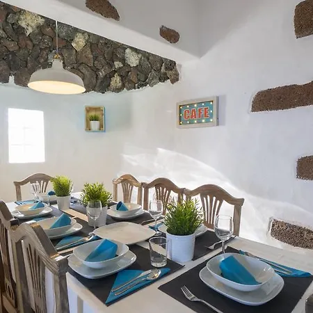 With Amazing Views, Jacuzzi And Private Pool Сан-Бартоломе