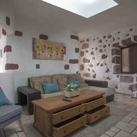 Ferienhaus With Amazing Views, Jacuzzi And Private Pool San Bartolomé