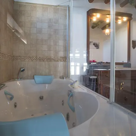 With Amazing Views, Jacuzzi And Private Pool Ferienhaus