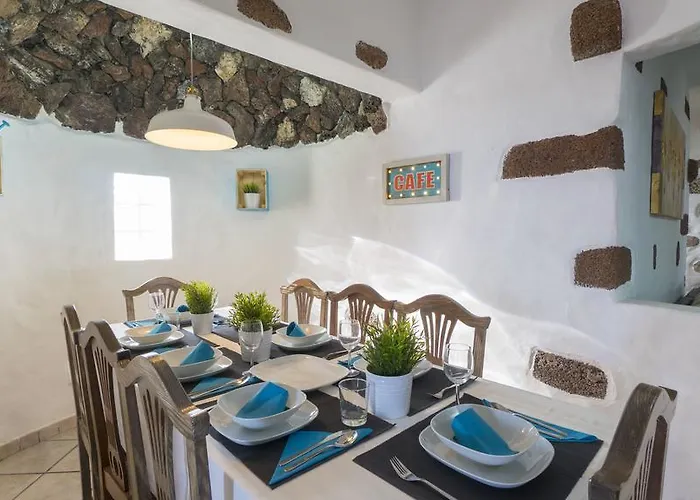 With Amazing Views, Jacuzzi And Private Pool San Bartolomé