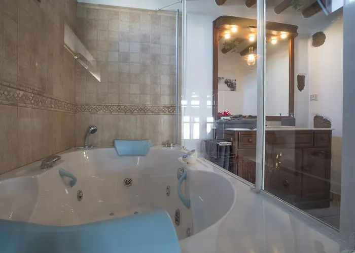 With Amazing Views, Jacuzzi And Private Pool 別荘