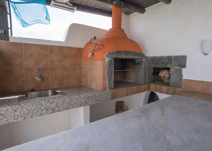 With Amazing Views, Jacuzzi And Private Pool San Bartolomé