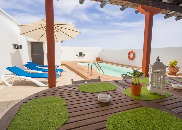 With Amazing Views, Jacuzzi And Private Pool 別荘 *