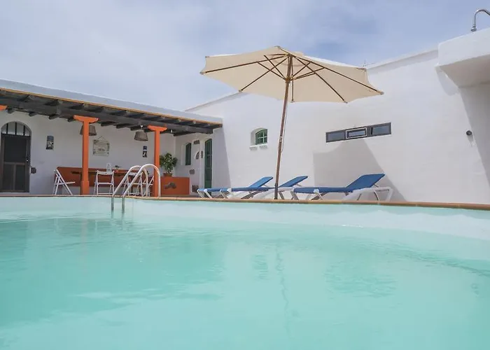 With Amazing Views, Jacuzzi And Private Pool * San Bartolomé